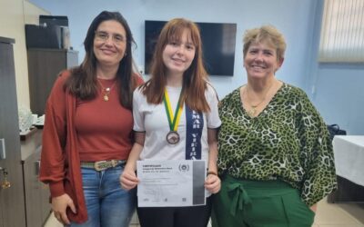 Santa Maria da Serra: Alunos da Escola Ademar Vieira Pisco recebem medalhas da Olimpíada Canguru de Matemática