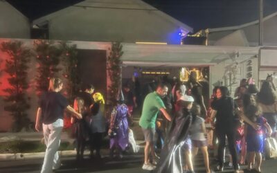 Águas: Nelinho entrega mais de mil doces no halloween de Águas de São Pedro