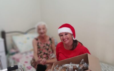 Torrinha: Deputada Professora Bebel distribui 200 mini-panetones e 50 cestas básicas à população