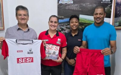 Santa Maria da Serra: SESI Esportes realiza visita técnica e fortalece parceria com entrega de uniformes e livros